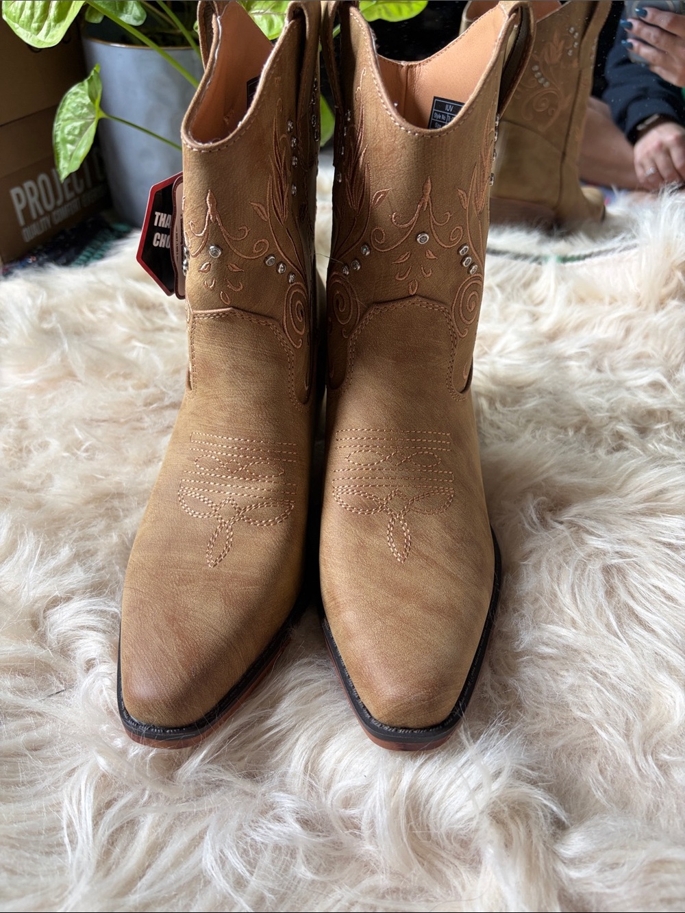 Women’s Tan Western Boots with Embroidered Detail & rhinestone’s - Picture 4 of 7